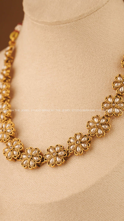 MYSTIC BLOOM NECKLACE - WHITE