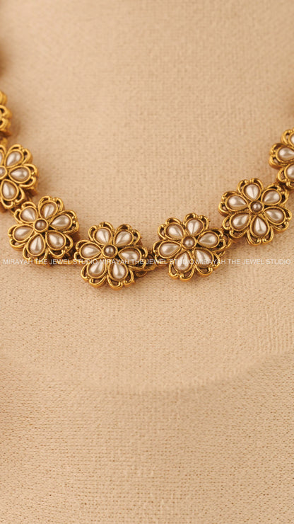 MYSTIC BLOOM NECKLACE - WHITE