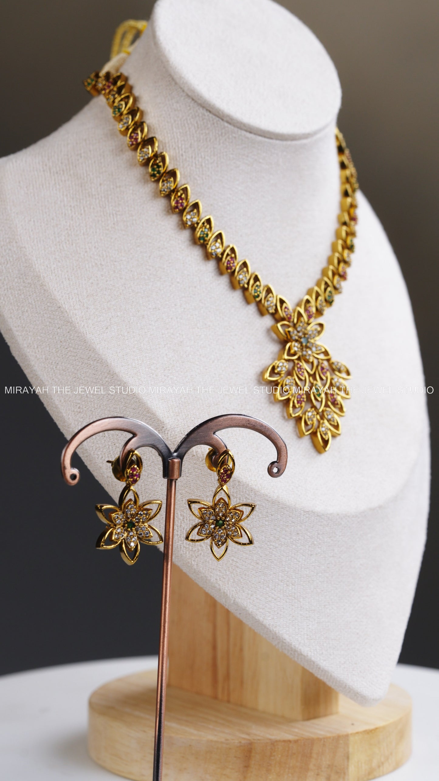 AD STAR SHAPED NECKLACE - MULTI