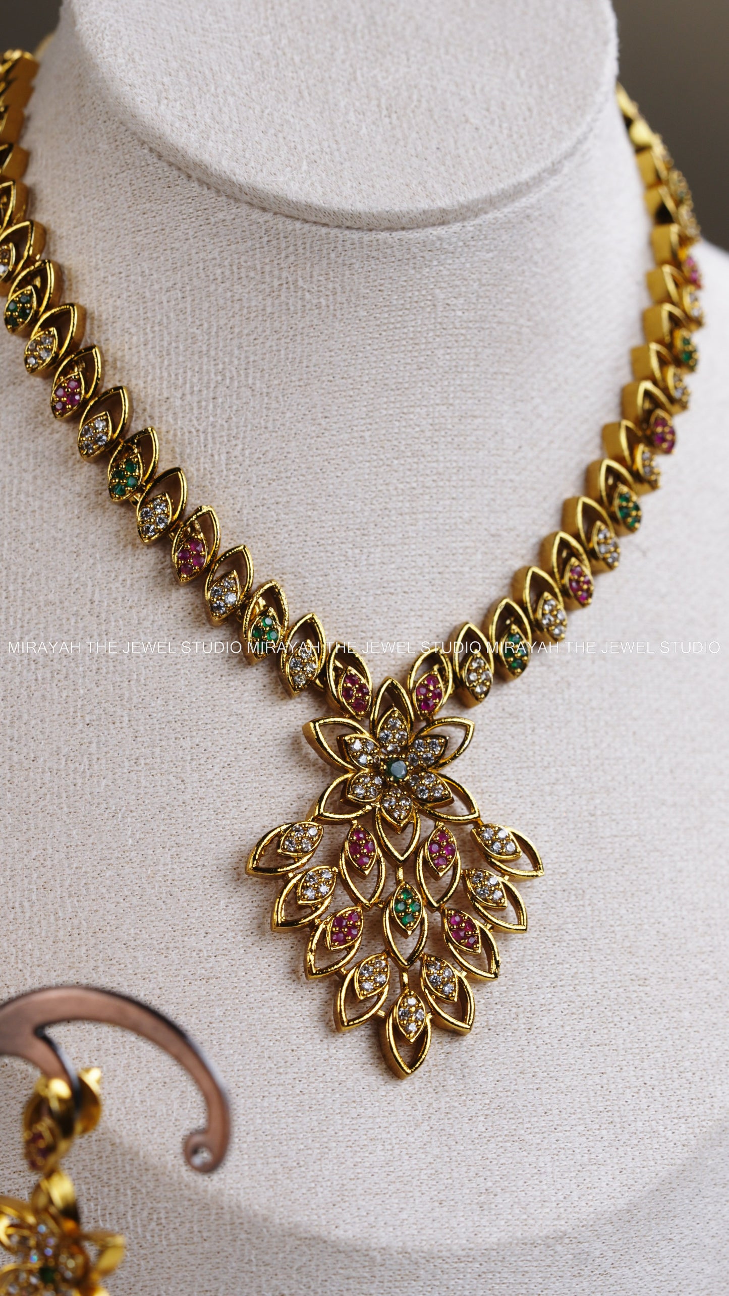 AD STAR SHAPED NECKLACE - MULTI