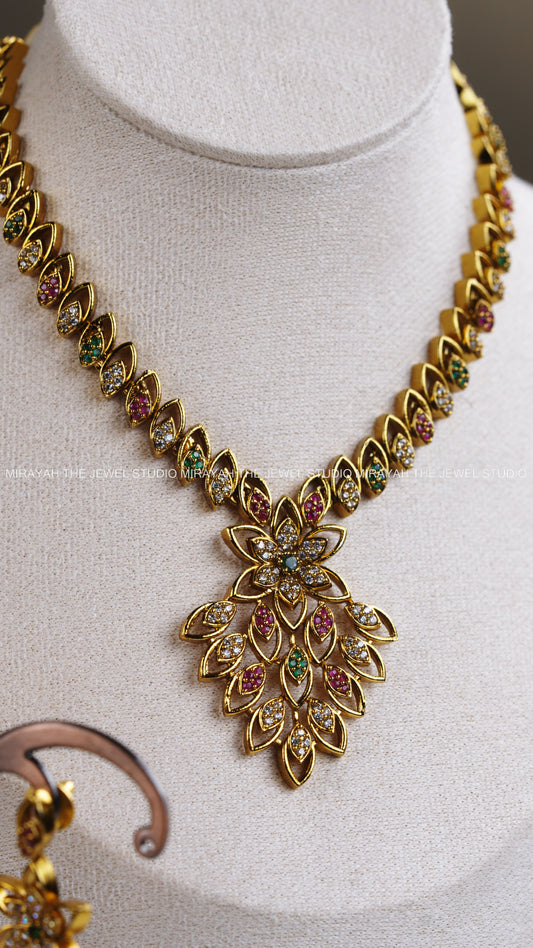 AD STAR SHAPED NECKLACE - MULTI