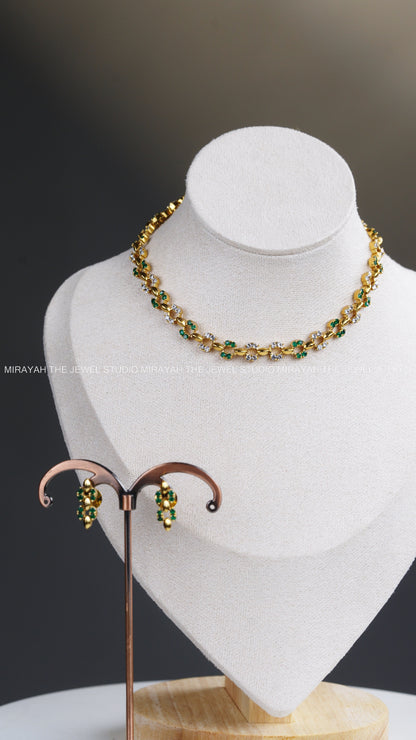 MINIMAL ELEGANT AD NECKLACE - GREEN AND WHITE