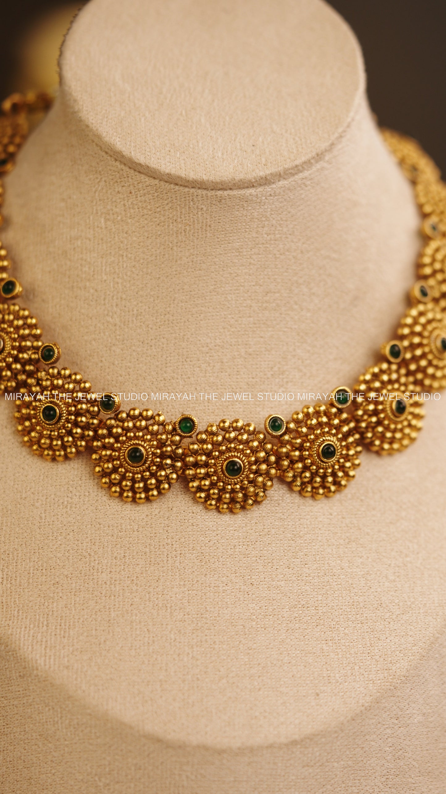 ROUND FLORAL NECKLACE - GREEN