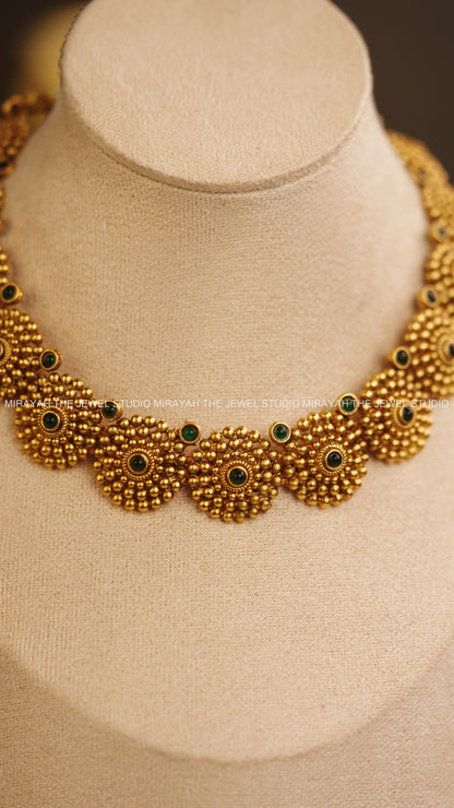 ROUND FLORAL NECKLACE - GREEN