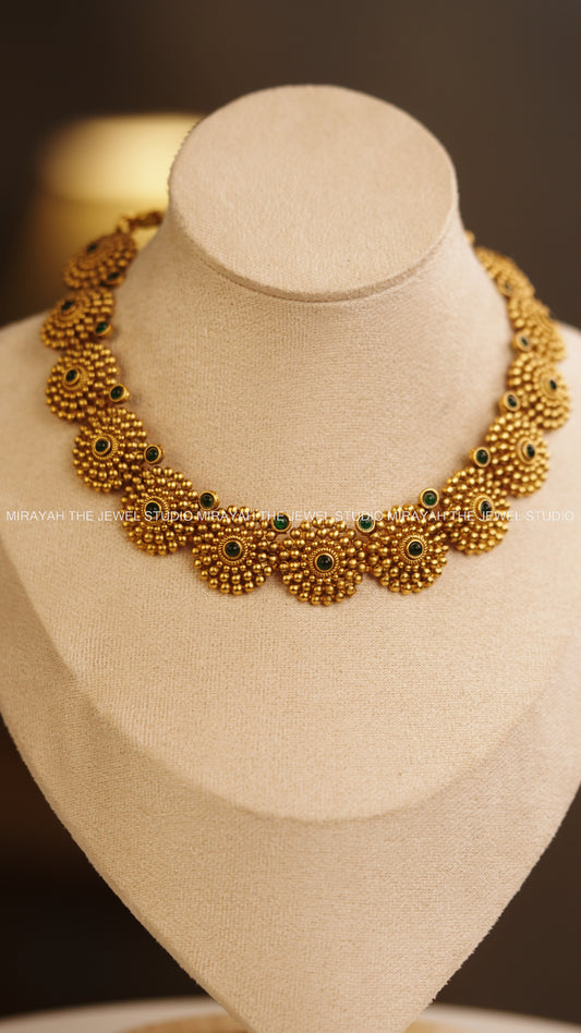 ROUND FLORAL NECKLACE - GREEN