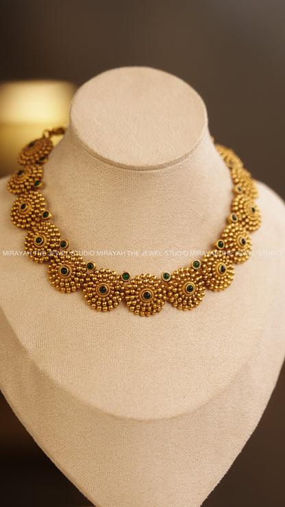 ROUND FLORAL NECKLACE - GREEN