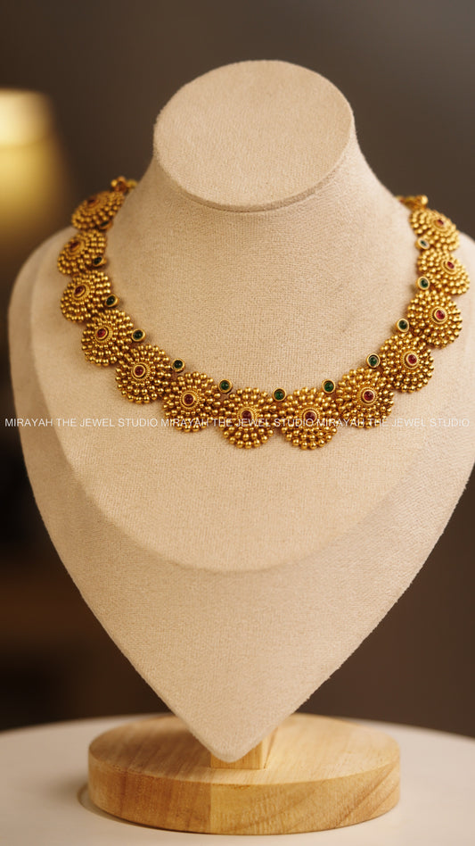 ROUND FLORAL NECKLACE - GREEN AND RED