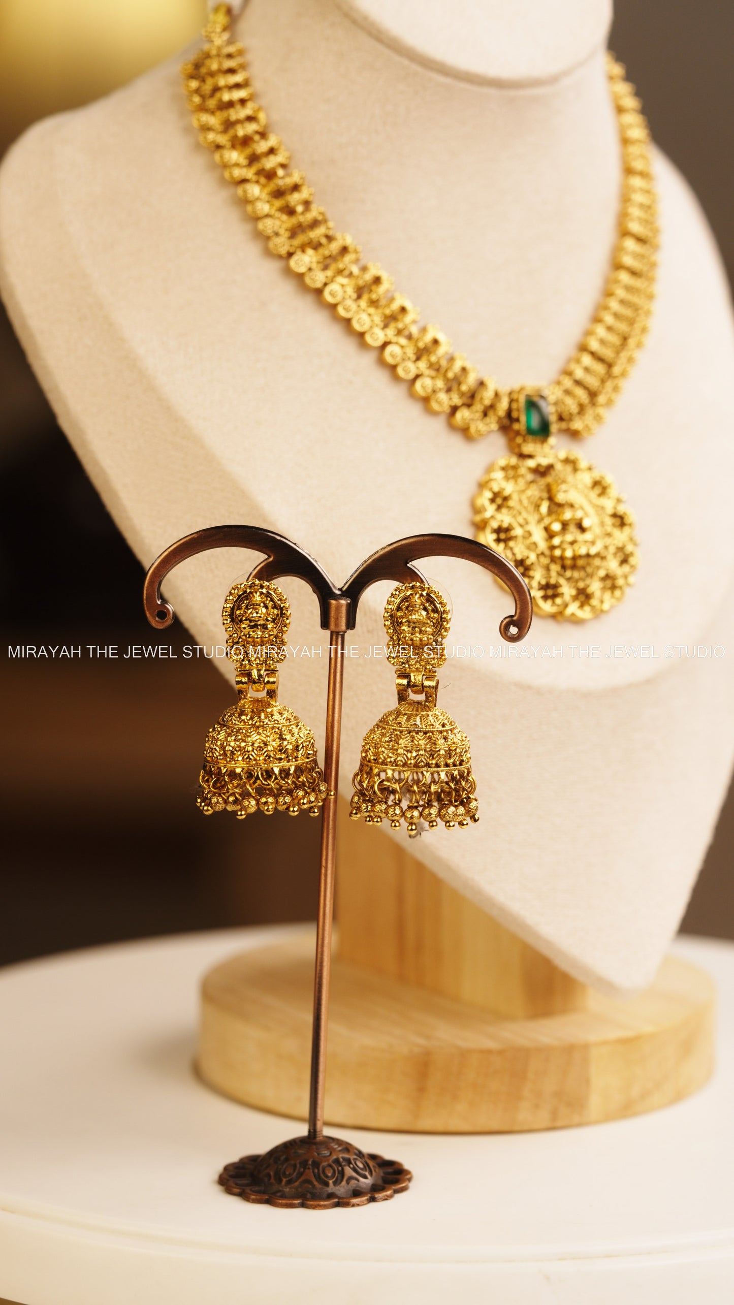 SRI DEVI PENDANT NECKLACE - GREEN