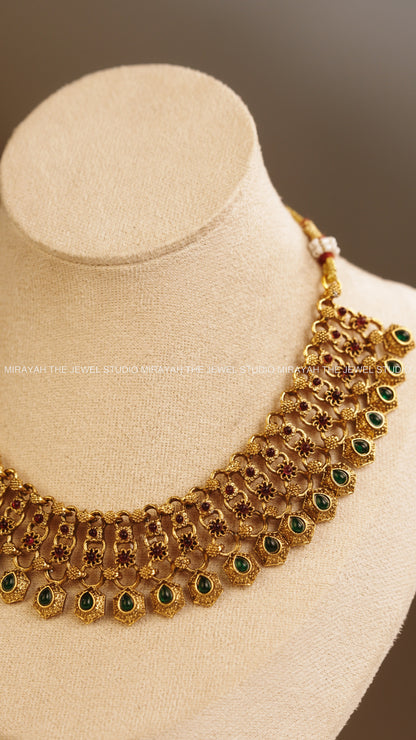 SIMPLE LAYERRD GOLD NECKLACE - GREEN AND RUBY