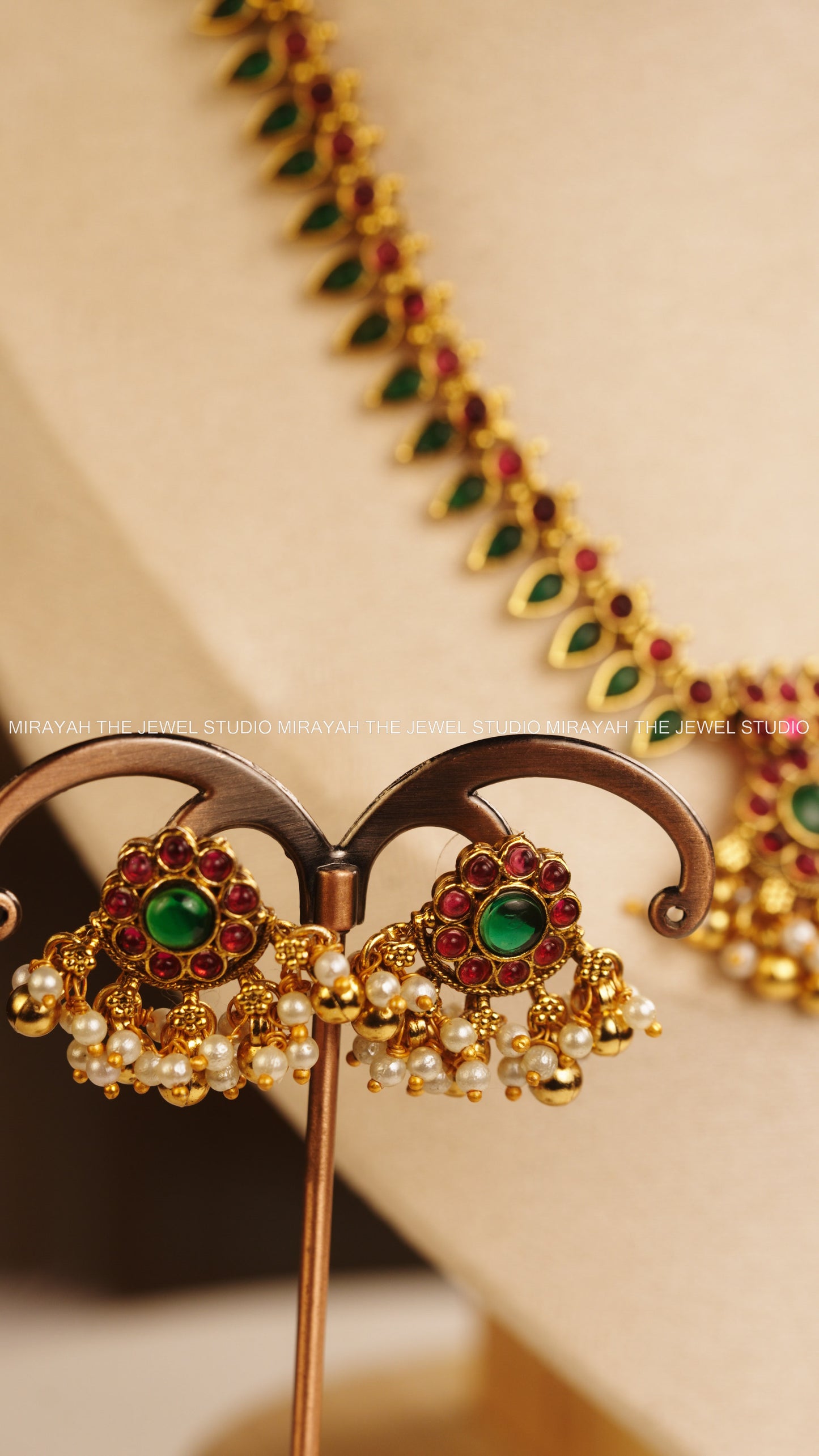 MINIMAL MANGO NECKLACE - GREEN AND RUBY