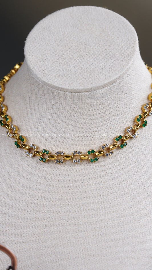 MINIMAL ELEGANT AD NECKLACE - GREEN AND WHITE