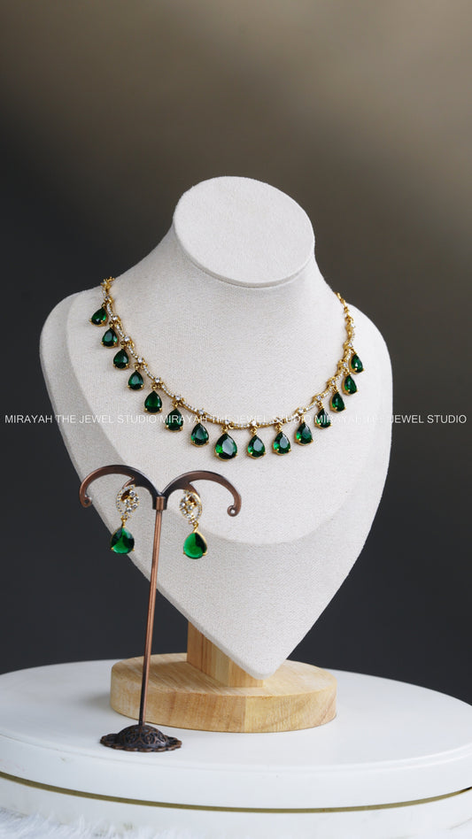 PREMIUM EMERALD DROPLET NECKLACE