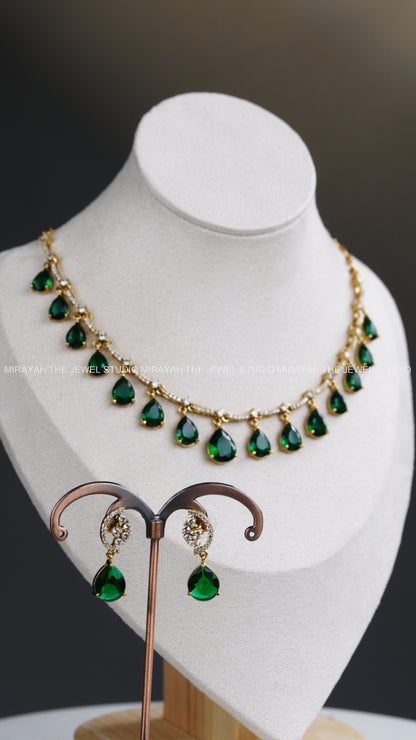 PREMIUM EMERALD DROPLET NECKLACE