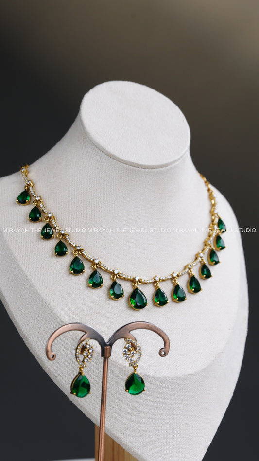 PREMIUM EMERALD DROPLET NECKLACE