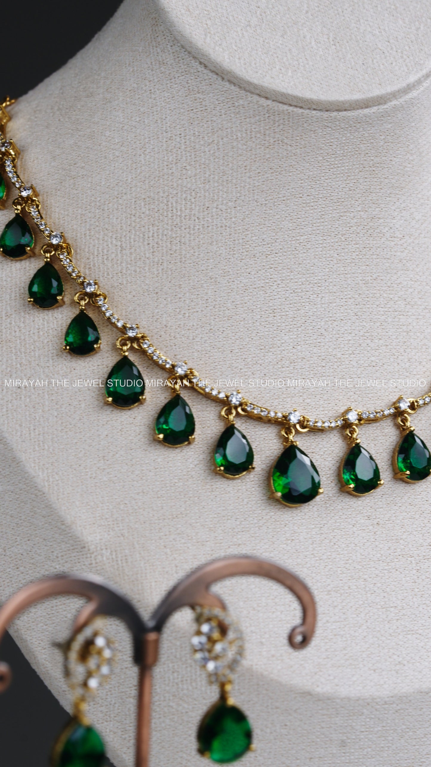PREMIUM EMERALD DROPLET NECKLACE