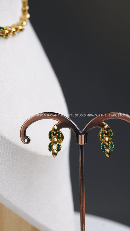 MINIMAL ELEGANT AD NECKLACE - GREEN AND WHITE