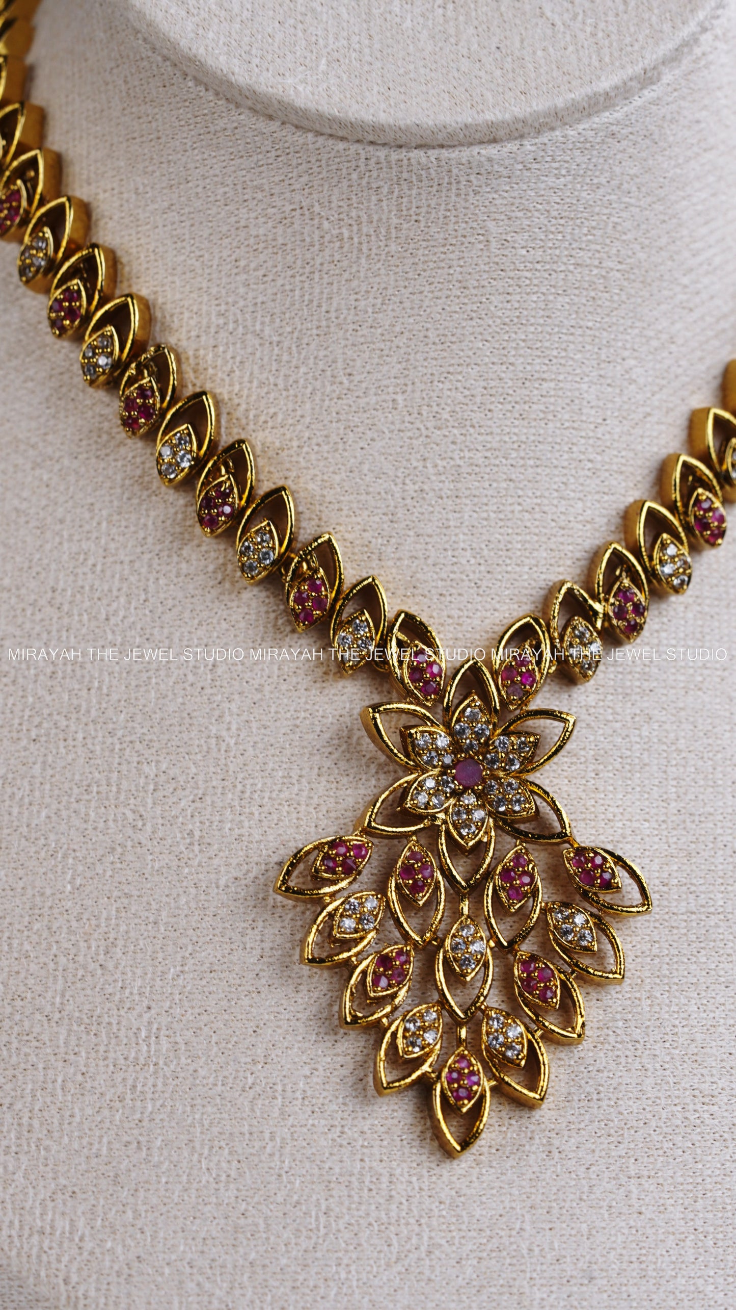 AD STAR SHAPED NECKLACE - PINK
