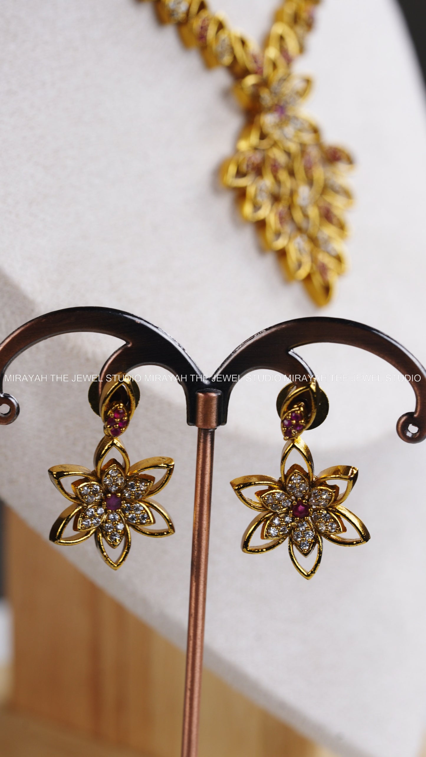 AD STAR SHAPED NECKLACE - PINK