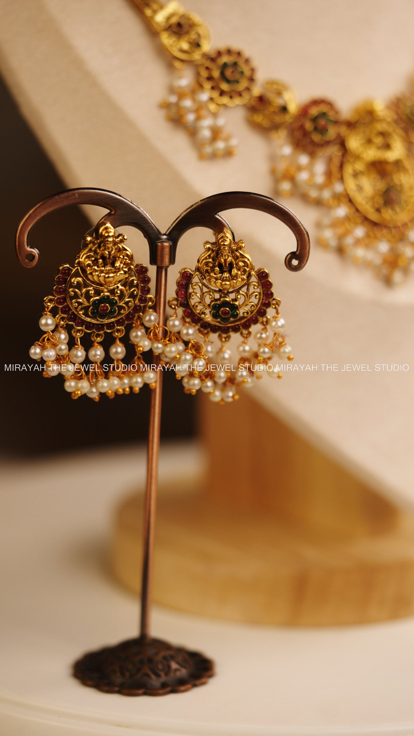 NARAYANI ROUND FLORAL NECKLACE - MULTI